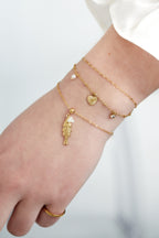 love love love armband - gedragen om de arm van een model