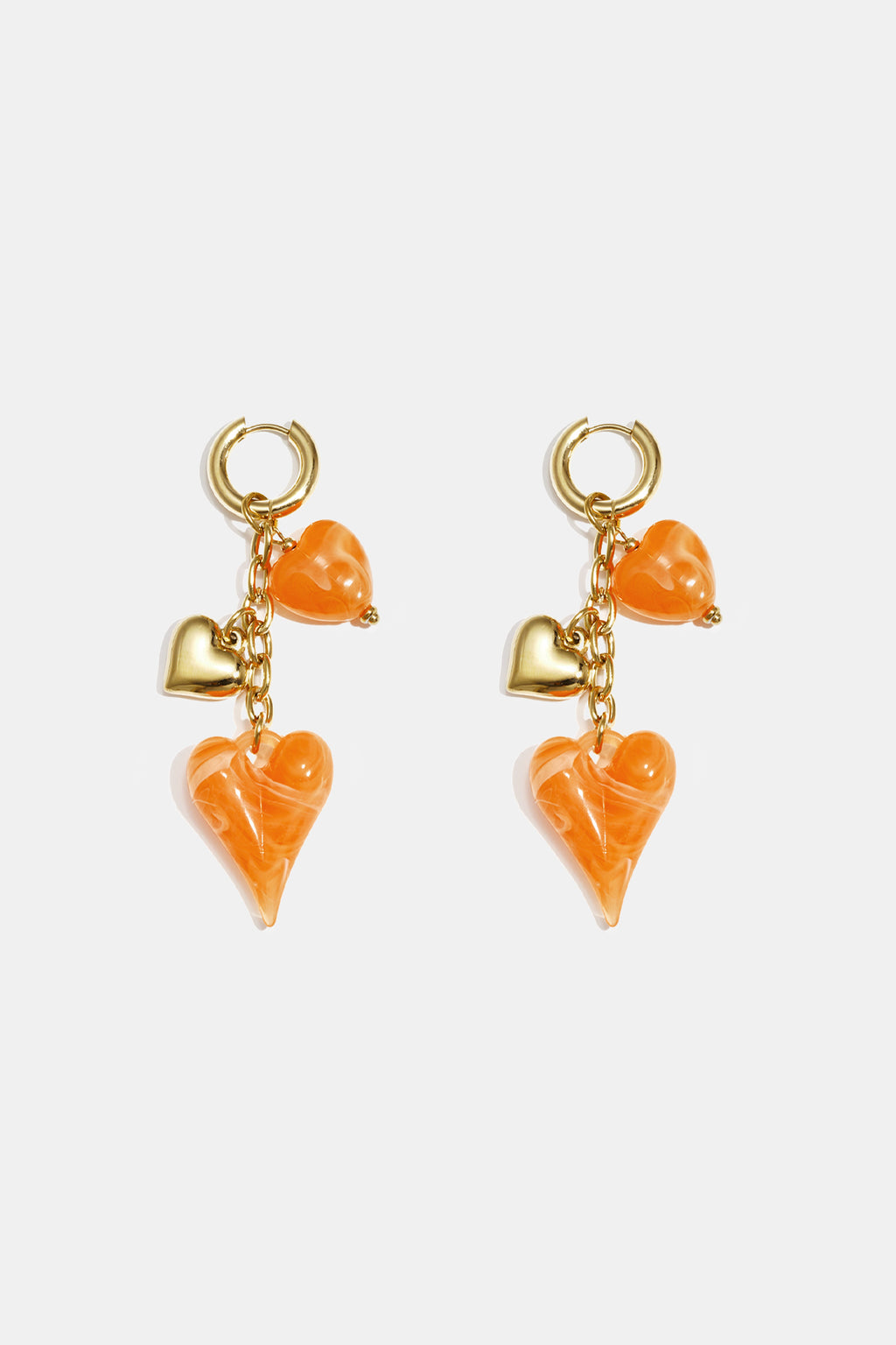 Oorbellen met hangende harten aan ketting