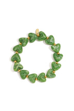 Elastische armband met hartkralen - groen